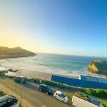 Blue Horizon Penthouse - Amazing Views + Parking!